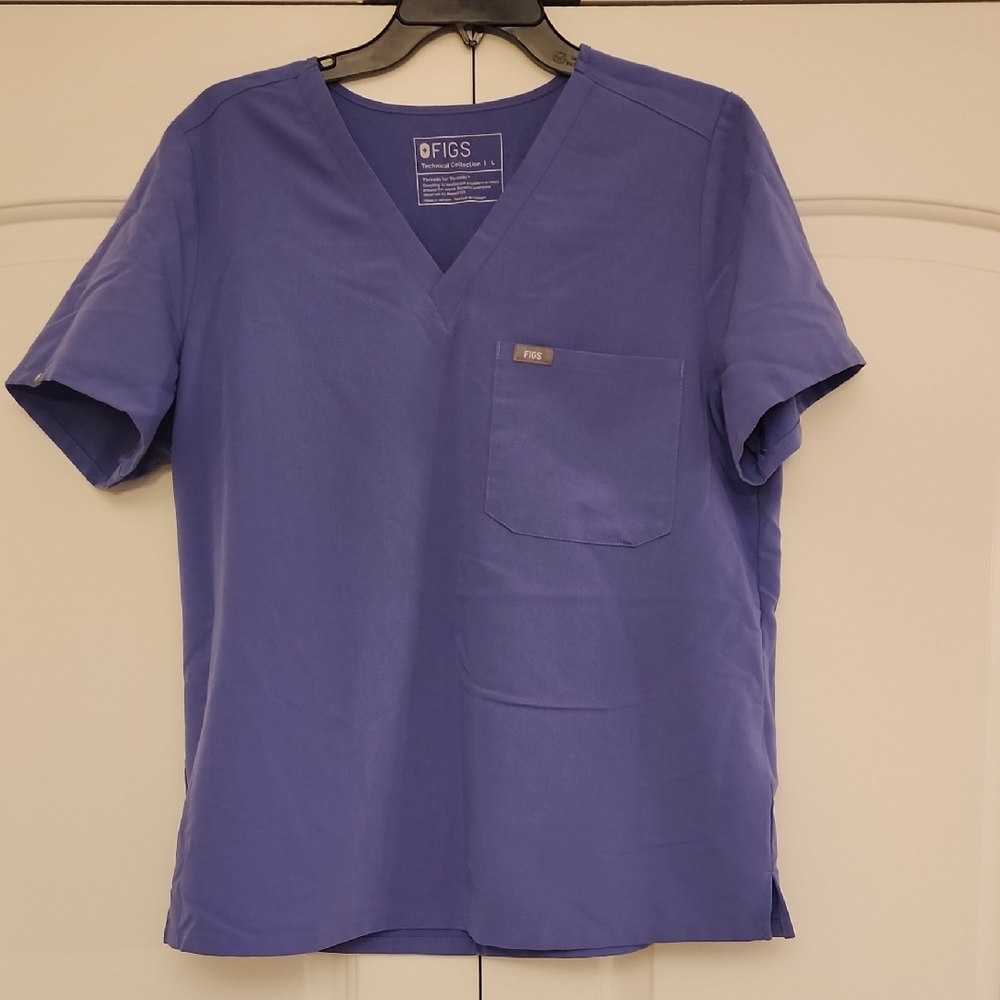 Figs Women's Short Sleeve V-Neck Tee in Blueberry